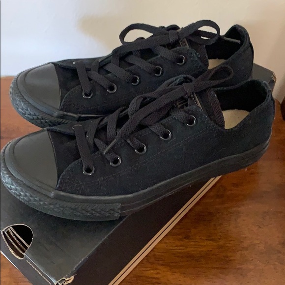 Converse - Picture 2 of 3